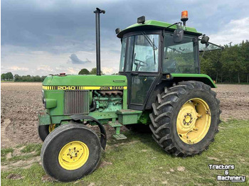 JOHN DEERE 2040 Traktor