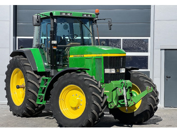 JOHN DEERE 7010 Series Traktor