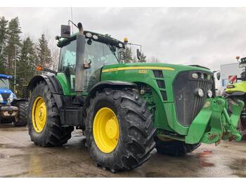 JOHN DEERE 8330 Traktor