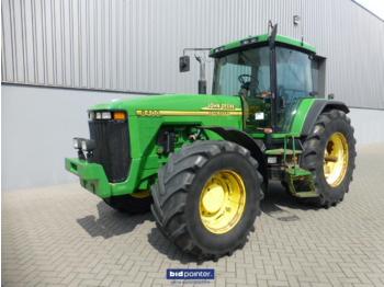 JOHN DEERE 8400 Traktor