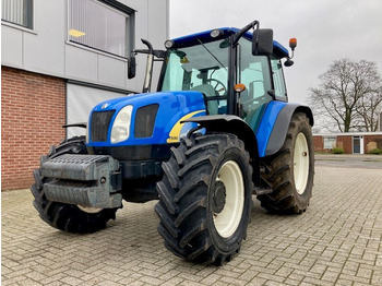 NEW HOLLAND Traktor