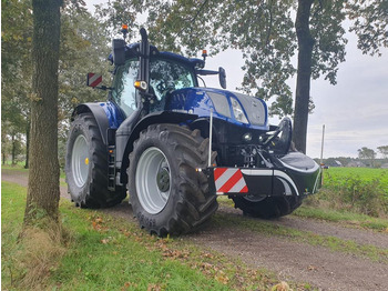 NEW HOLLAND T7 Traktor