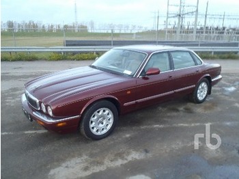 Jaguar XJ8 - PKW