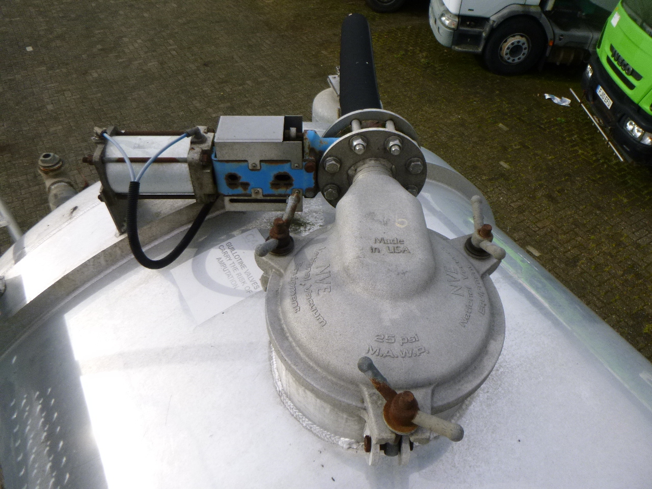 Tankauflieger Crossland Vacuum tank alu 33 m3 / 1 comp + pump: das Bild 9