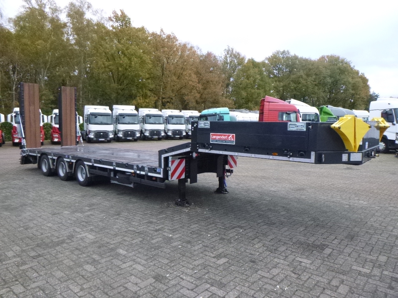Tieflader Auflieger neu kaufen Langendorf 3-axle semi-lowbed trailer 48T ext. 13.5 m + ramps: das Bild 2