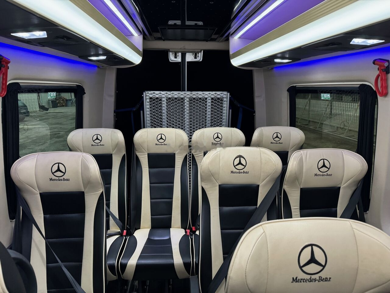 Kleinbus, Personentransporter Mercedes-Benz 519 CDI / 16+1+1 / RAMP: das Bild 11