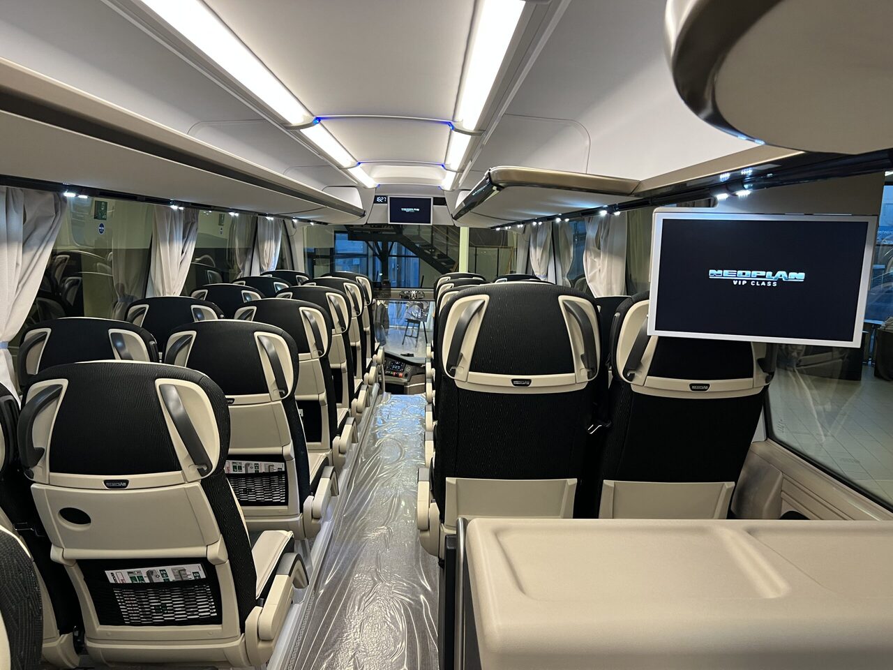 Neoplan Cityliner P15 Euro 6E V.I.P / Exclusive Class (Gräddfärgad skinnklädsel) – Leasing Neoplan Cityliner P15 Euro 6E V.I.P / Exclusive Class (Gräddfärgad skinnklädsel): das Bild 27