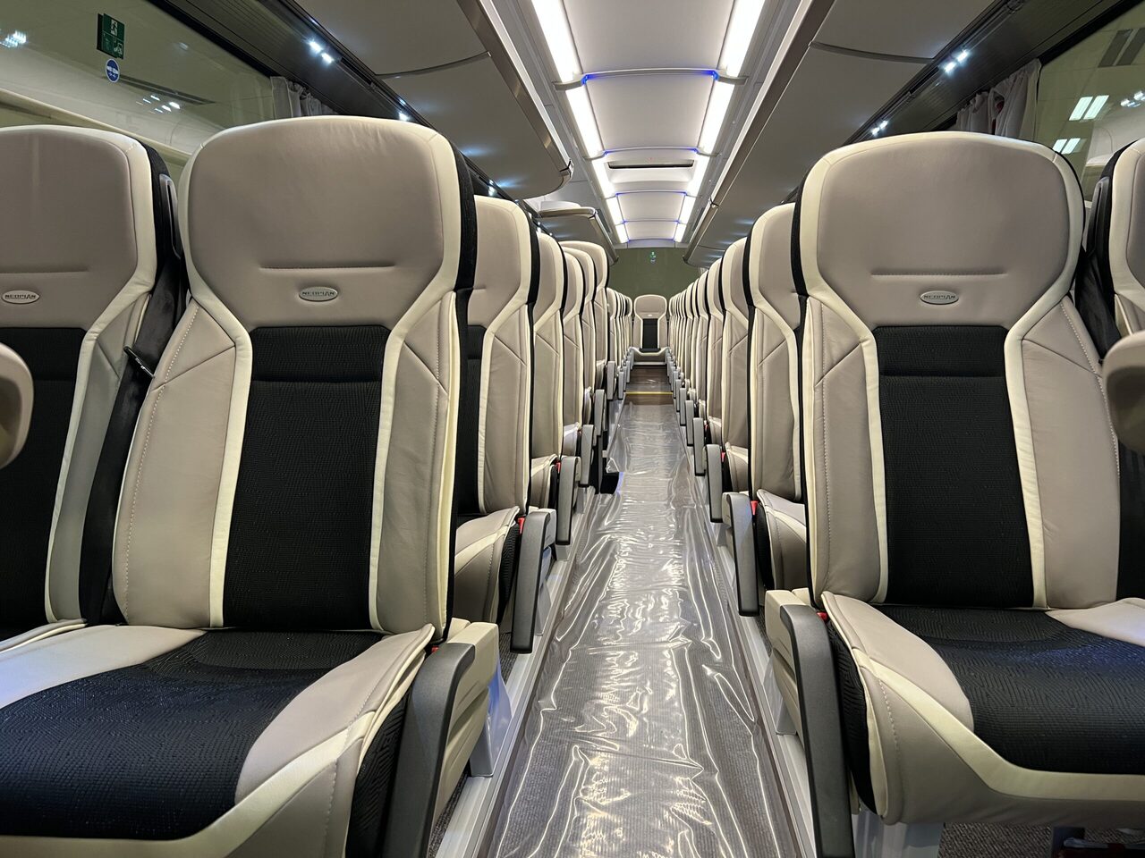 Neoplan Cityliner P15 Euro 6E V.I.P / Exclusive Class (Gräddfärgad skinnklädsel) – Leasing Neoplan Cityliner P15 Euro 6E V.I.P / Exclusive Class (Gräddfärgad skinnklädsel): das Bild 19