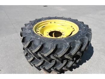 Reifen für Landmaschine 320/85 x 32 Rowcrop wheels: das Bild 1