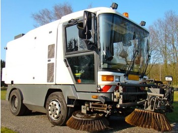 RAVO 560 with 3rd broom - Kehrmaschine