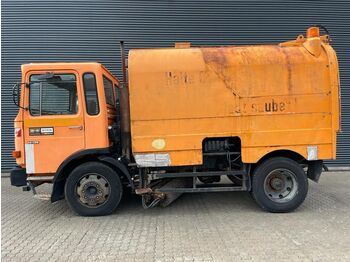 Kehrmaschine MAN 14.136 / FK Kehrmaschine**Bj 1984/142TKM**: das Bild 1