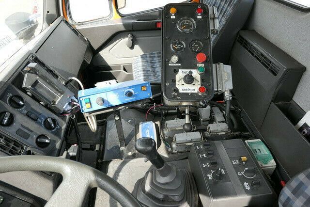 Kehrmaschine, Luftfahrt-Bodengerät Mercedes-Benz 1729 AK 4x4/Flughafen/Kehrblasgerät/sep. Motor: das Bild 15