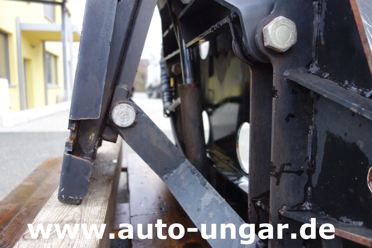Kommunaltraktor Unimog Multicar Frontanbau Adapterplatte Frontkraftheber Unimog-Multicar: das Bild 5