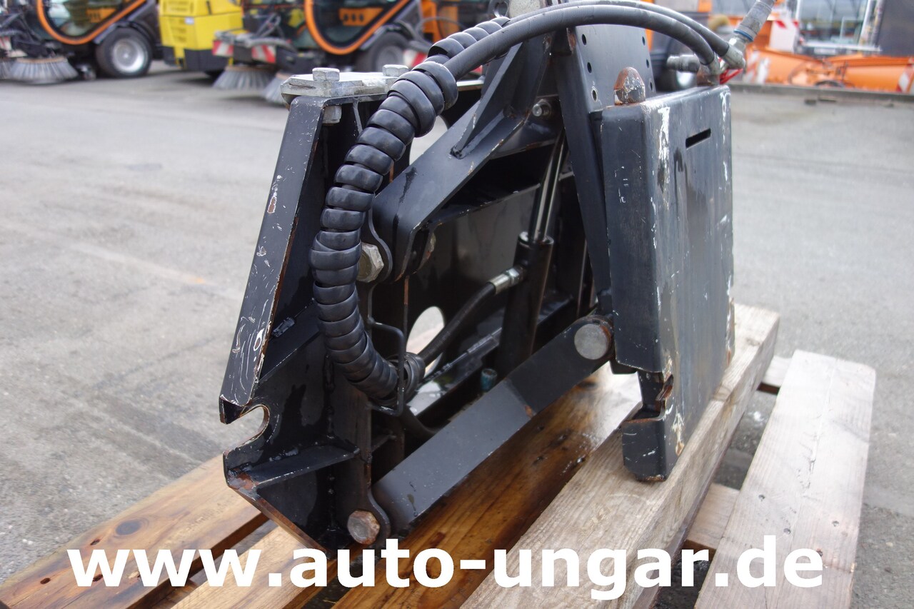 Kommunaltraktor Unimog Multicar Frontanbau Adapterplatte Frontkraftheber Unimog-Multicar: das Bild 11