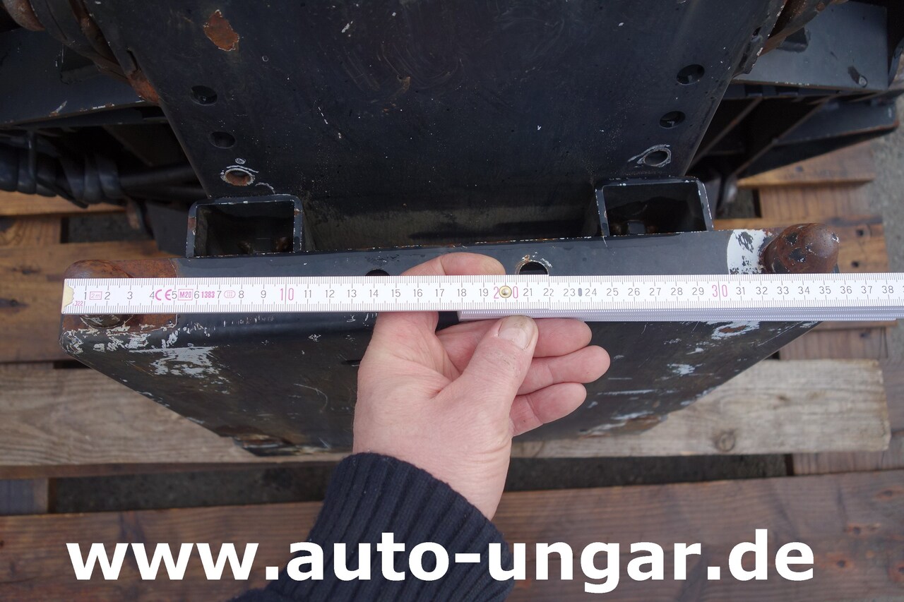 Kommunaltraktor Unimog Multicar Frontanbau Adapterplatte Frontkraftheber Unimog-Multicar: das Bild 13