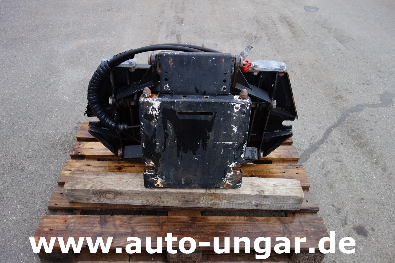 Kommunaltraktor Unimog Multicar Frontanbau Adapterplatte Frontkraftheber Unimog-Multicar: das Bild 2