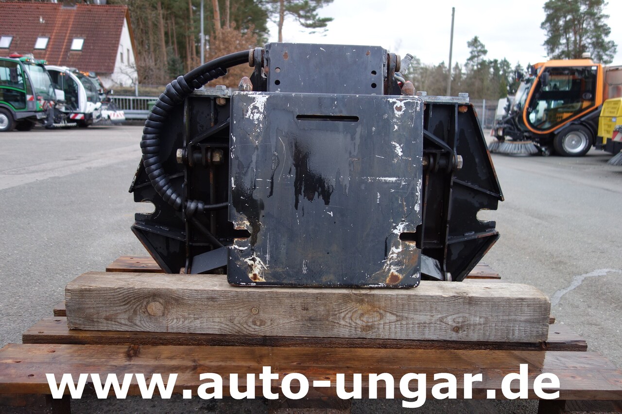 Kommunaltraktor Unimog Multicar Frontanbau Adapterplatte Frontkraftheber Unimog-Multicar: das Bild 3