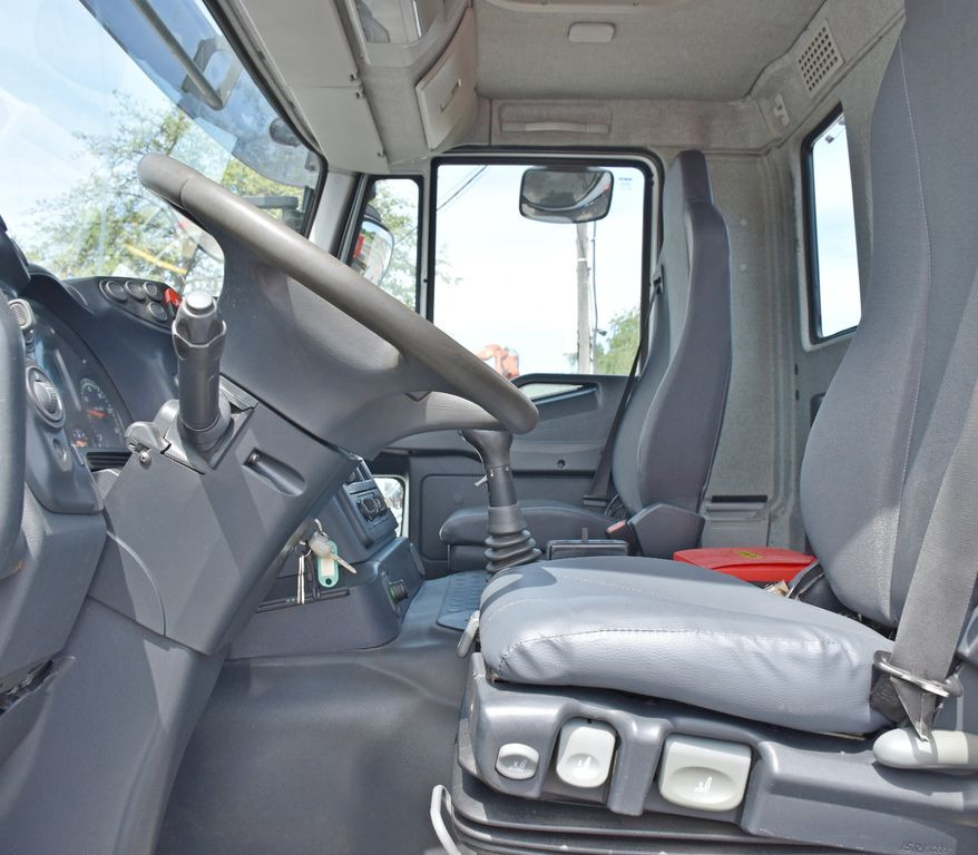 Autokran, Kipper Iveco TRAKKER 360 * Kipper 5,60m* KRAN /FUNK * 6x4: das Bild 9