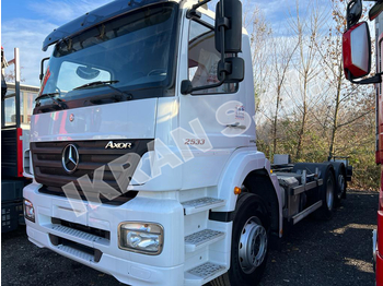 Containerwagen/ Wechselfahrgestell LKW Mercedes-Benz AXOR 2533: das Bild 1