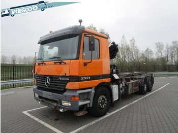Containerwagen/ Wechselfahrgestell LKW Mercedes-Benz Actros 2531: das Bild 1