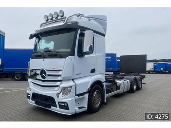 Containerwagen/ Wechselfahrgestell LKW Mercedes-Benz Actros 2563 Megaspace, Euro 6, BDF / 6x2 / Taillift / Fridge: das Bild 1