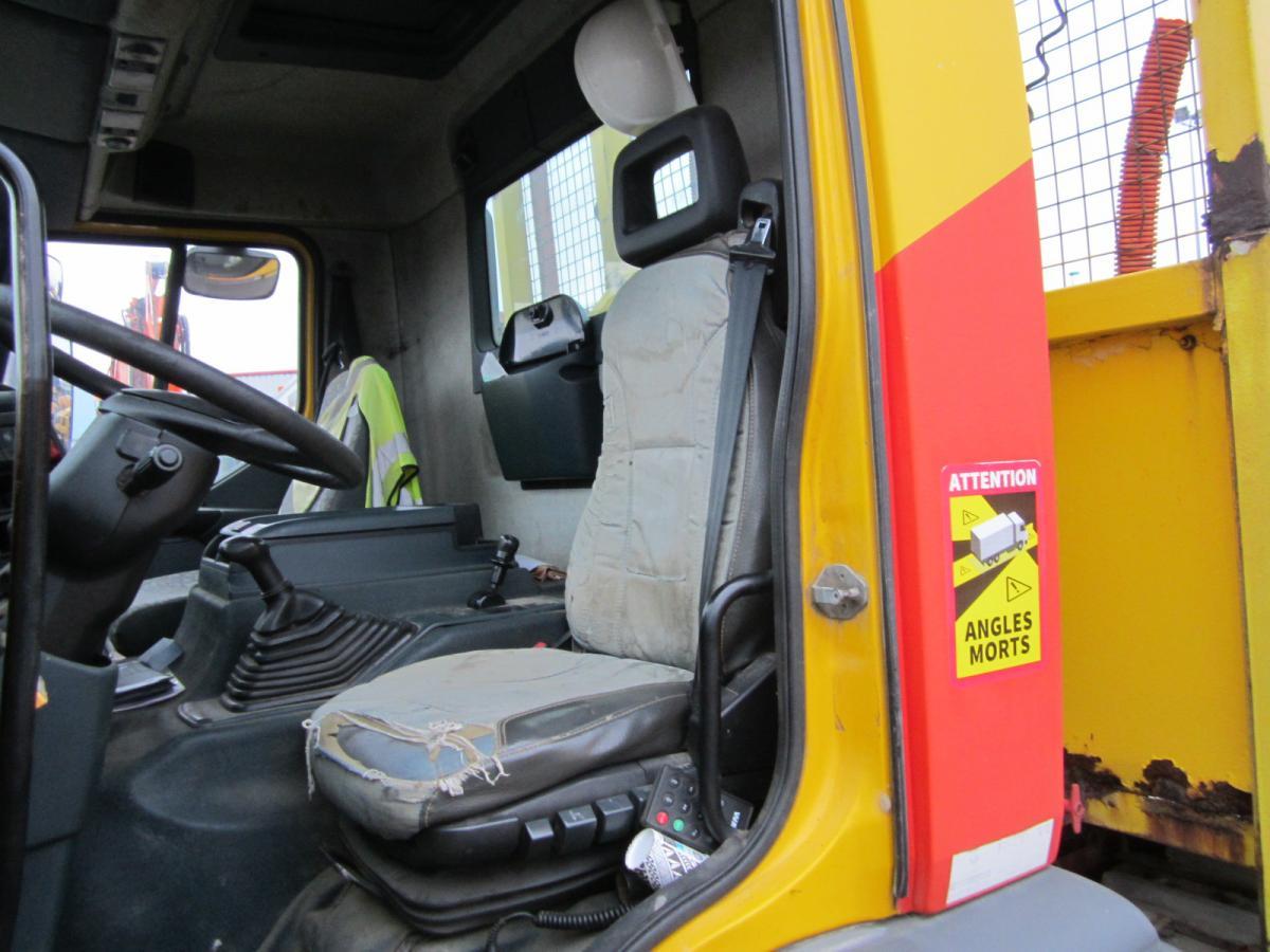 Autotransporter LKW Für die Beförderung von schwere Technik Renault Premium: das Bild 9