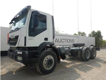 Fahrgestell LKW Unused Iveco 6x4 Chassis Cab, A/C, WHB: 4200MM (GCC DUTIES NOT PAID): das Bild 1