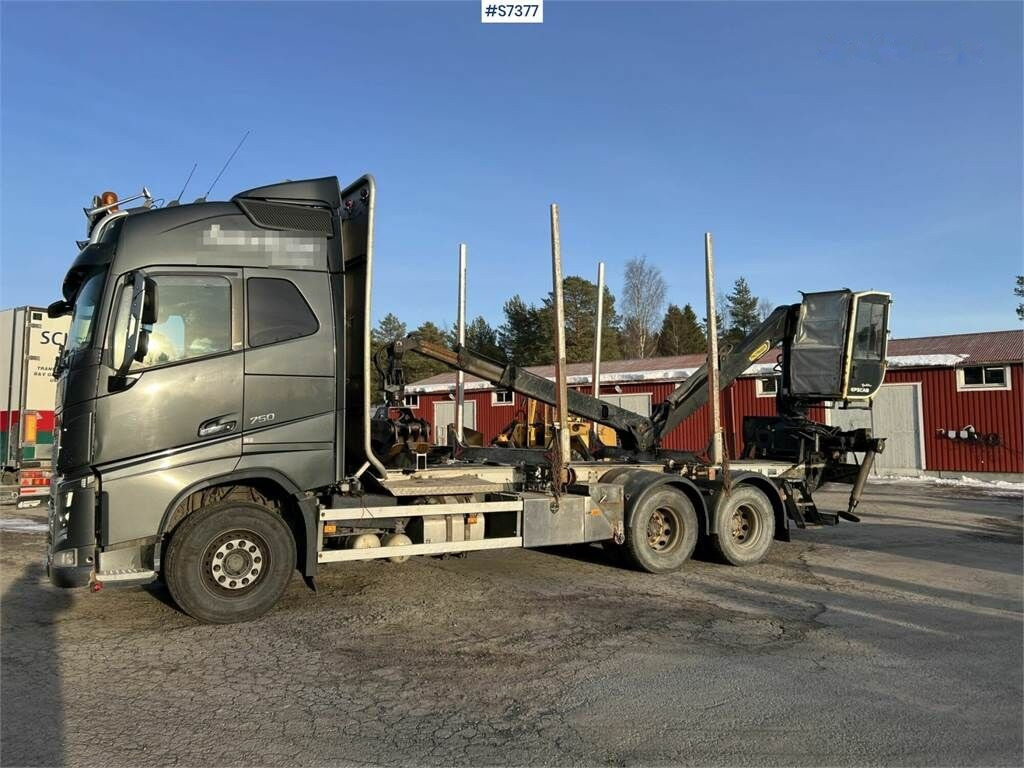 Holztransporter Volvo FH16 6X4: das Bild 9