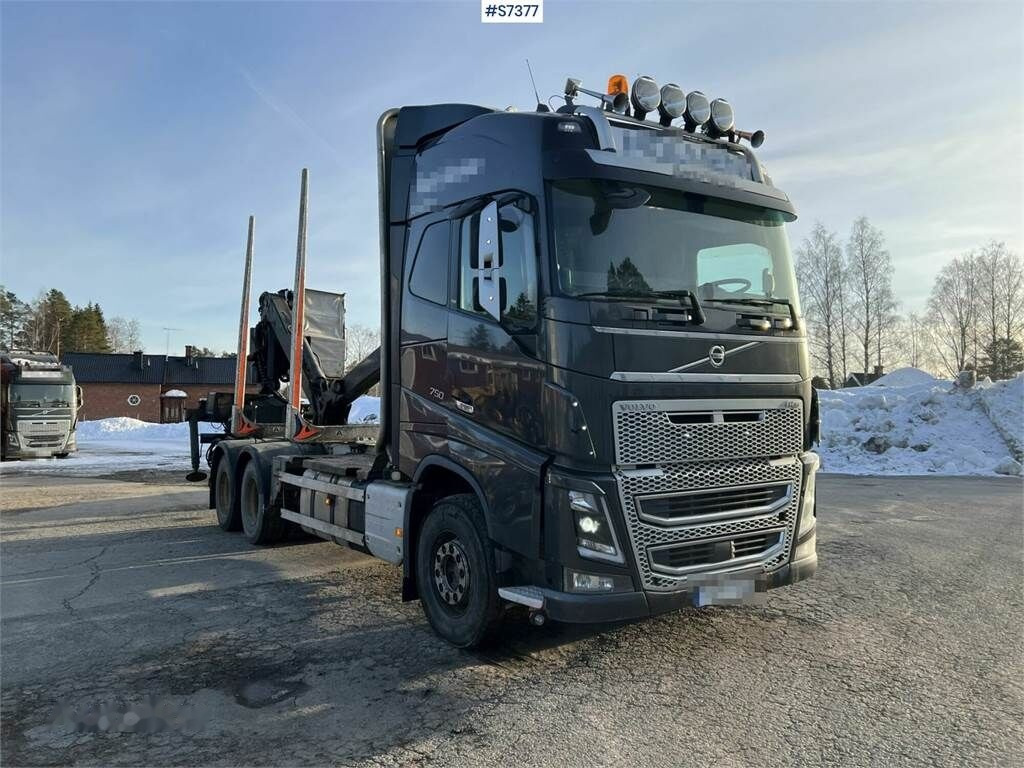 Holztransporter Volvo FH16 6X4: das Bild 14