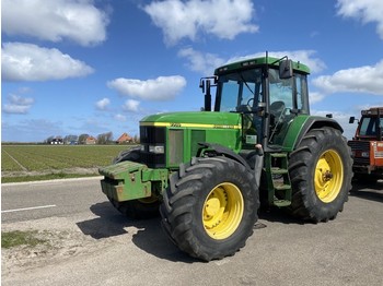 Traktor John Deere 7710: das Bild 1