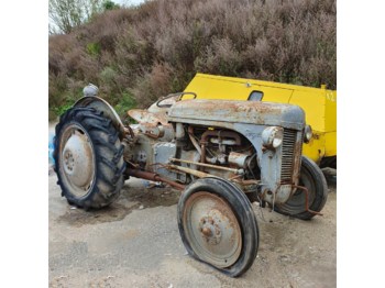 Traktor Massey Ferguson TE20: das Bild 1