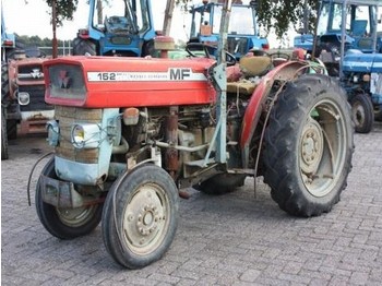 Massey Ferguson 152 - Traktor