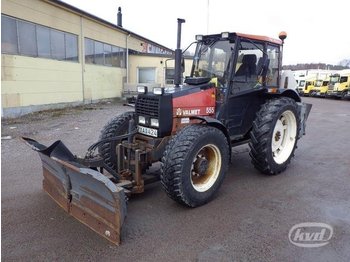 Valmet 555-4 Traktor 4WD med vikplog och sandspridare  - Traktor