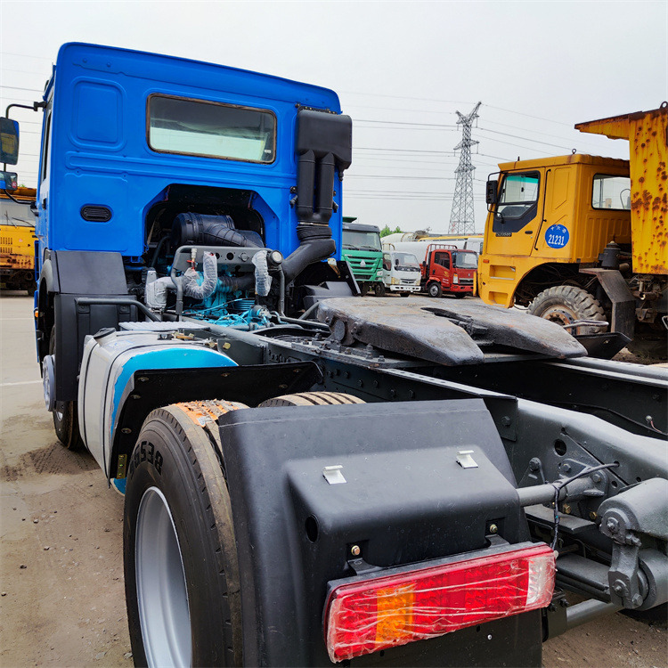 Sattelzugmaschine HOWO HOWO 6x4 336 truck tractors-blue: das Bild 3