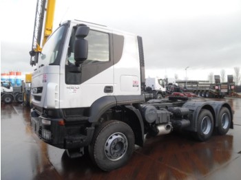 Sattelzugmaschine Iveco Trakker 420 6x4 Tractor Head: das Bild 1