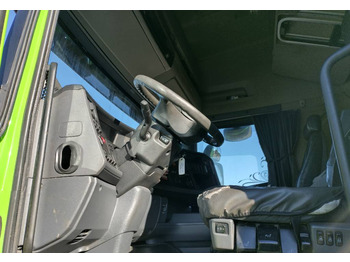 Sattelzugmaschine Scania R560 6x2 takateliveturi: das Bild 5
