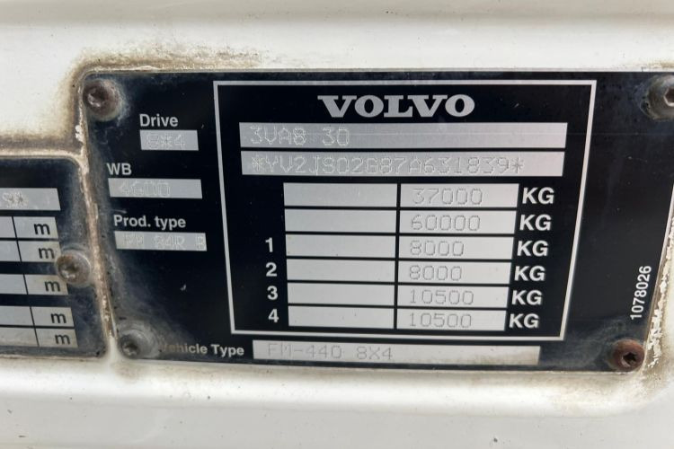 Sattelzugmaschine Volvo FM-440 8x4 Hiab: das Bild 16