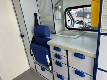 Mercedes-Benz Sprinter 313 CDI 4x2 Sprinter 313 CDI 4x2, Rettungswagen - Krankenwagen: das Bild 4