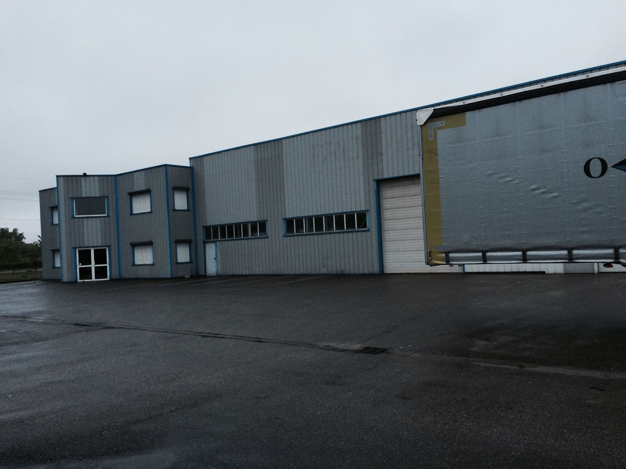 SARL T.O.B NEGOCE - LKW undefined: das Bild 1