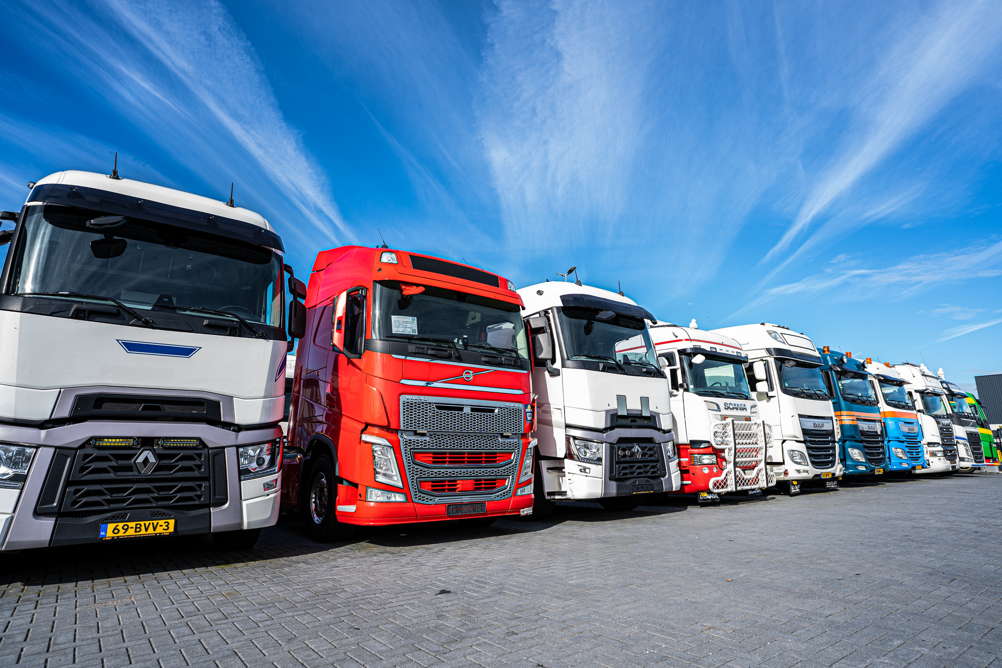 LVS Used TRUCKS - Angebote zu verkaufen undefined: das Bild 1