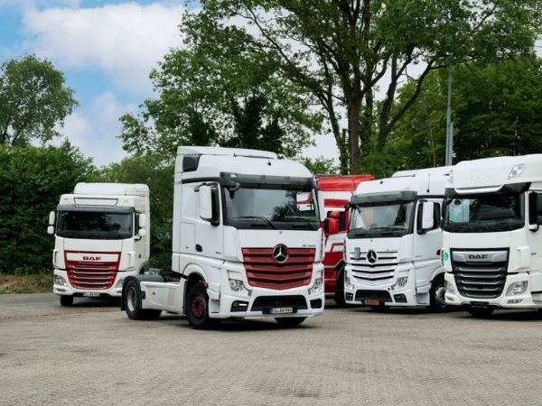 Hesselink Trucks B.V. - Angebote zu verkaufen undefined: das Bild 2