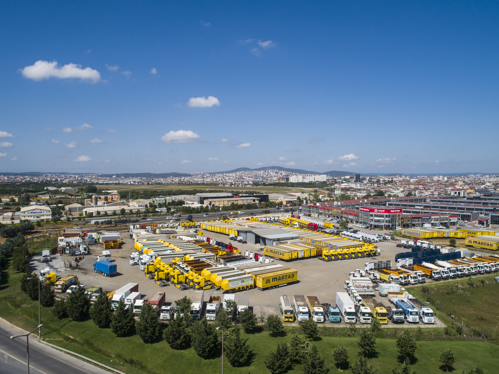 ERCAL TRUCKS - Baumaschinen undefined: das Bild 1