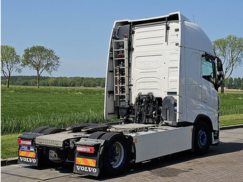 Sattelzugmaschine Volvo FH 500 XL 2X TANK SKIRTS: das Bild 3