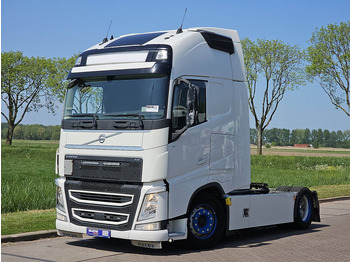 Sattelzugmaschine Volvo FH 500 XL 2X TANK SKIRTS: das Bild 2