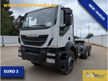 IVECO Trakker LKW