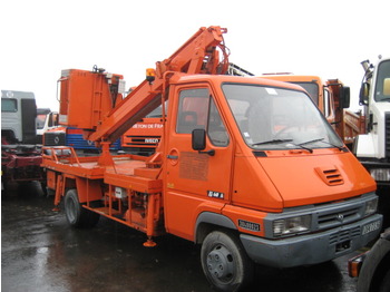 Transporter RENAULT B80 NACELLE: das Bild 1