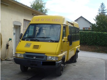 Bus RENAULT: das Bild 1