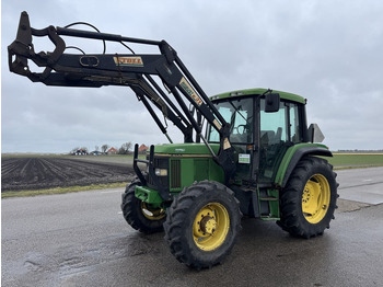 JOHN DEERE 6100 Traktor