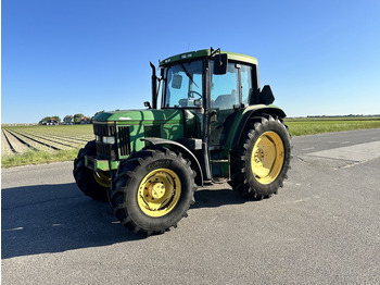 JOHN DEERE 6400 Traktor