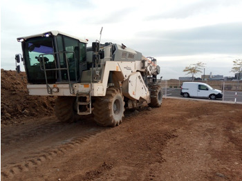 Bodenstabilisierer Wirtgen WR 240 I: das Bild 4